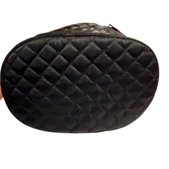 NWOT- Black Quilted Oval Bag/Pouch with Gold Chain Handle. - Picture 9 of 10